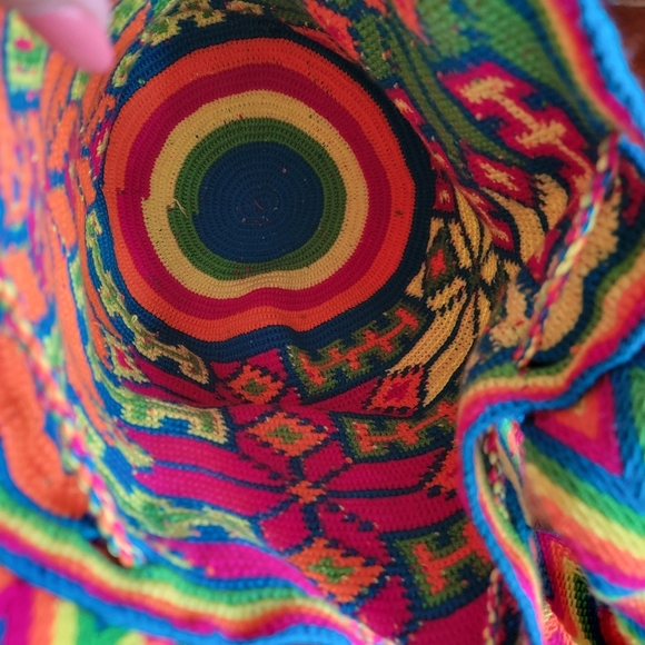 Wayuu Handmade Columbian Bucket Bag Multicolor - Picture 12 of 13